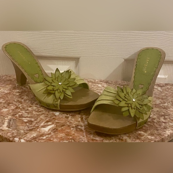 BAMBOO Green Flower Shoes; Size 9; EUC. - Picture 8 of 8